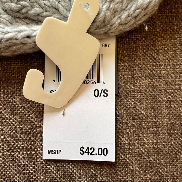 MICHAEL KORS Grey Cables Knit Hat - Picture 10 of 10